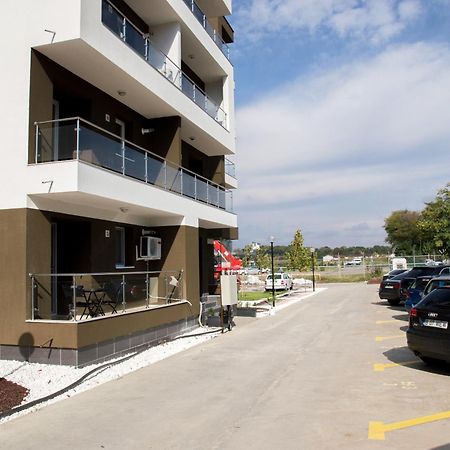 Airport Residence - 5 Mins From Airport Otopeni Exteriör bild